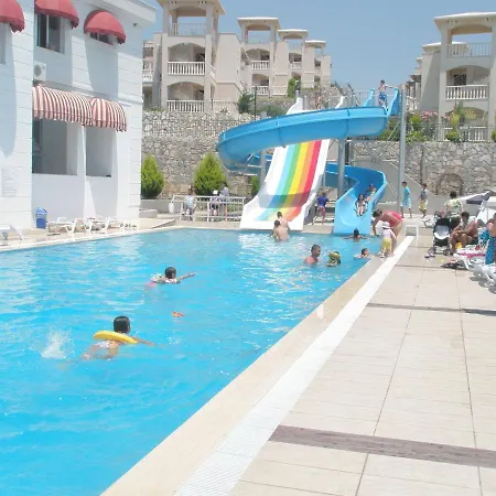 2 Bed, 2 Bath On Private Site Within 300m Of The Apartmán