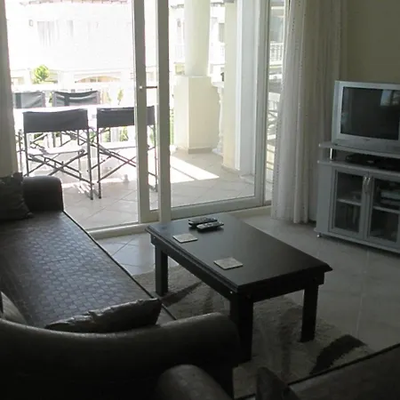 2 Bed, 2 Bath On Private Site Within 300m Of The Apartmán *